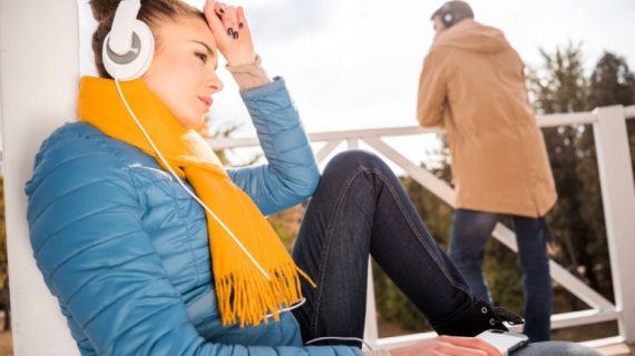 Sering Dengar Musik dengan Volume Tinggi? Waspada Penyakit Ini! Yuk, Periksa ke Dokter THT