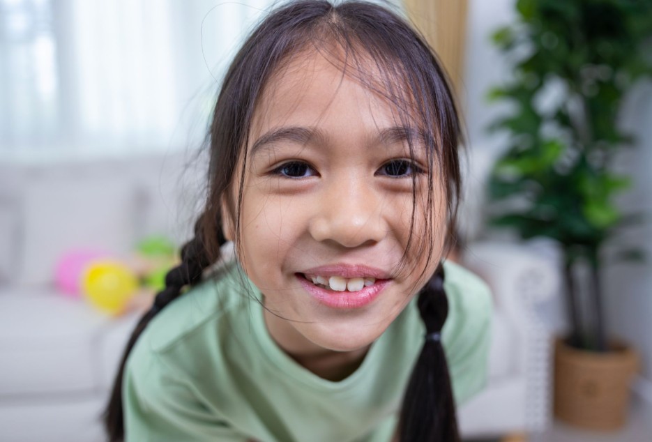 Gigi Anak Tumbuh Maju? Jangan Panik, Ini Solusinya!