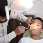 Cara Membujuk Anak agar Tidak Takut Cabut Gigi