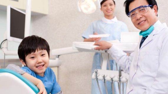 Panduan dan Tips Cabut Gigi Si Kecil, yuk Lakukan di Dokter Gigi Anak Bandung Berikut!