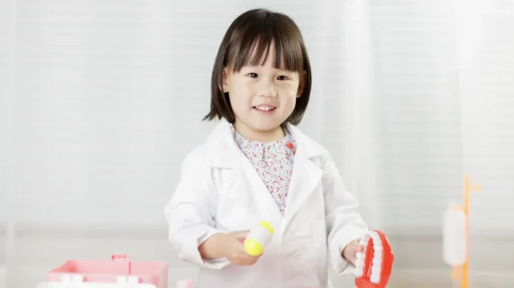 Lakukan Tips Berikut agar Anak Tidak Takut ke Dokter Gigi!